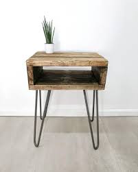 Slim Line Noa Eko A Fini Cafe Roti Exemples D Utilisation Table De Chevet Lampe De Table In 2020 Retro Side Table Vintage Industrial Furniture Rustic Bedside Table