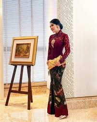 Pakai kebaya di hari kartini awkarin malah bikin netizen gagal fokus sama bentuk jari kakinya halaman all tribun sumsel / menyambut hari kartini, brand tersebut juga menawarkan rangkaian kebaya putih. 8 Artis Wanita Cantik Berkebaya Di Hari Kartini Ada Cinta Laura Hingga Syahrini