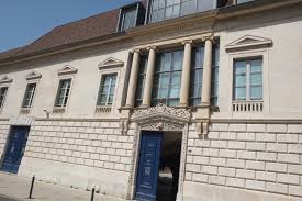 Informations pratiques, actualités et démarches en lignes. Besancon Prison Requise Contre Un Prof De Theatre Poursuivi Pour Agressions Sexuelles Le Trois