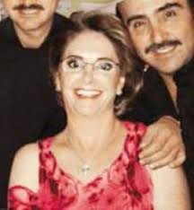 The main hits were necesito olvidarla, brumas and equivocadamente. Who Is Vicente Fernandez Dating Vicente Fernandez Girlfriend Wife