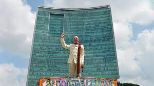 It takes bezos just over 8 seconds to make the annual salary of his lowest paid employee. Jeff Bezos Makes Over 11 000 000 An Hour Lowest Paid Amazon Worker Gets 12 Rt Business News