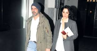 Ekranların en uzun soluklu dizileri arasında yer alan 'arka sokaklar'da yaprak dökümü yaşanıyor. Ozan Guven Ile Yusra Geyik Sevgili Mi