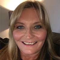 Elizabeth Bardsley's Instagram, Twitter & Facebook