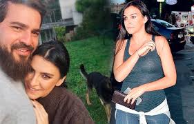 Düzyatan, kendi hesabından da sinan çiftçi ile çekilmiş fotoğrafını paylaştı. Engin Altan Dan Neslisah A Buyuk Jest