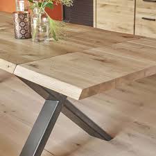 Certains meubles y ont une place toute naturelle et la table basse en fait partie. Table Extensible Rectangulaire En Chene Massif Et Metal Pieds En X Carte 4 Pieds Com