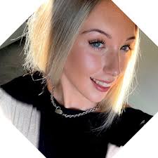 🎓I am really pleased to share that I graduated yesterday with First Class  Honours in Business Management🥇