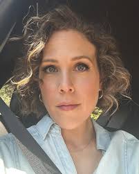 Thank you @lisaprova & @reneeloizmakeup for getting me camera-ready! 💋