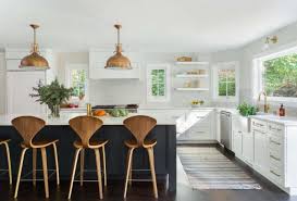 Portland, oregon, interior designer jessica helgerson likes benjamin moore distant gray in a kitchen that calls for a white that's barely cool. 10 Easy Pieces Architects White Paint Picks For Kitchen Cabinets Remodelista