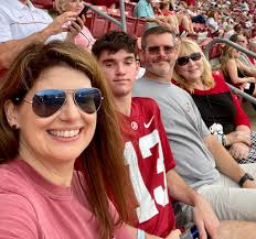 Hey alabama crimson tide family! To everyone in this group — just say hi to  show you're still active 💯”