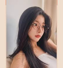 Kwan Li's Instagram, Twitter & Facebook