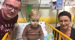 Powiat krakowski. Policjanci włączyli się w akcję charytatywną dla chorego  Bruna. Dwuletni chłopiec ma nowotwór złośliwy