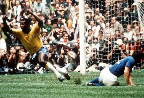 Pele Turns Away Celebration After Scoring Foto stock editorial - Imagem stock | Shutterstock Editorial