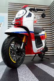Masbro bisa menerapkan berbagai macam gaya modifikasi, seperti thailook, drag style, hingga aliran babylook yang saat ini sedang menjadi tren saat ini. Modifikasi Pertama Honda Scoopy Ala Racing Look Tertarik Enggak Kumparan Com