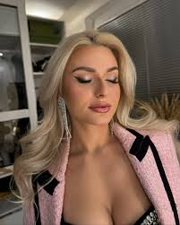 Fabulous Nancy🤍 look na vánoční večírek ✨ Asya Sun