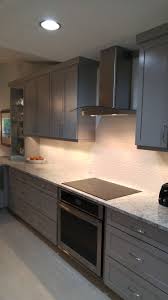 Pebble grey for those who want a neutral aesthetic without any white, pebble grey is a great finish color option. Kraftmaid Kitchen Lyndale Door Finish Pebble Grey Kitchen Design Kraftmaid Cabinets Kraftmaid Kitchens