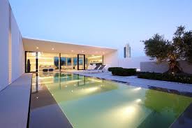 Swimming Pool Lighting Contemporary Villa In Jesolo Lido Venice Italy Jesolo Villa Design Villas In Italy