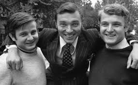 Kredit umožní i stahování neomezenou. Karel Gott And The Staidl Brothers In 2020 Celebrities Nostalgia Couple Photos