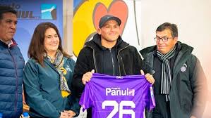 'chupete' suazo regresa como refuerzo a monterrey el delantero chileno, ã­dolo de la aficiã³n albiazul, se integrarã¡ a las filas de raya2 expansiã³n, equipo perteneciente a la divisiã³n. Chupete Suazo Vuelve Al Futbol Profesional Marca Claro Mexico