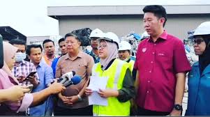 Ade orang perlekehkan beliau tau. Jabatan Alam Sekitar On Twitter Live Sidang Media Penguatkuasaan Bersepadu Terhadap Kilang Kitar Semula Sisa Plastik Di Sungai Petani Kedah Mestecc Jabatanalamsekitar Jasmalaysia Alamsekitartanggungjawabbersama Https T Co Rtasa2yncv Https