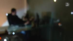 Visivelmente familiarizado com o espaço e os funcionários, salgado esteve ainda durante algum tempo à conversa com a dona do espaço antes de se deslocar para um recanto do restaurante. Papeis Do Panama Salgado Escondeu Contas Offshore Nas Ilhas Caimao E No Panama Tvi24