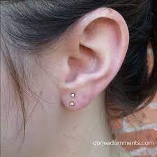 Another High Earlobe Piercing By Nick We Love These Little Guys So Simple So Cute Ear Piercing Neometal Neoc Ear Lobe Piercings Lobe Piercing Piercing