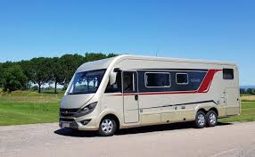 Luxueux Decouvrez En Image Le Nouvel Integral Elegance Poids Lourd Haut De Gamme De Burstner Le Monde Du Camping Car