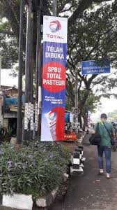 Banner dekorasi toko shopee sangat penting untuk meningkatkan branding toko shopee kamu, ini adalah contoh video untuk salah satu client yang menggunakan jas. Jasa Pasang Spanduk Pasang Baliho Pasang Tbanner Umbul Umbul Di Bandung