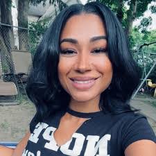 Nina Holcomb's Instagram, Twitter & Facebook