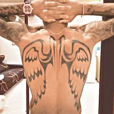 Футболист киевского «динамо» андрей ярмоленко сделал татуировку в честь сына ивана, родившегося в конце мая. Tatushki Futbolistov Bez Kupolov No S Imenami Novosti Na Kp Ua