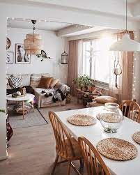 Una pared que tenga apariencia de haber sido construida de piedra con muebles de madera algo gruesos y de apariencia añeja, serían la clave para un diseño de este tipo. Decoracion De Salon Comedor Ideas Y Soluciones Para Decorarlo Y Amueblarlo Decoracion De Unas Decoracion De Interiores Salones Estilos De Decoracion Del Hogar