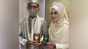 Abdul somad batubara, lc., d.e.s.a., ph.d., datuk seri ulama setia negara, atau lebih dikenal dengan ustaz abdul somad (bahasa arab: E8iv5zyxd1okym