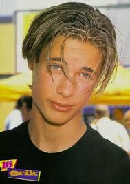 The front curtained hairstyle is an amazing medium length style that … and one with the infamous '90s bleach job. 20 Iconic Hairstyles That Every 90s Kid Remembers Trying And Failing To Recreate Themselves