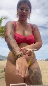 Daiane Belan fumando com sua bunda carioca à mostra