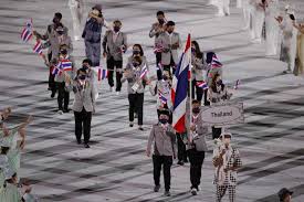 Flag bearer malia paseka of tonga and pita taufatofua of tonga lead their contingent during the athletes parade at the opening ceremony. O7jgdbojltz12m