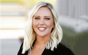 Carolyn Marquis's Instagram, Twitter & Facebook