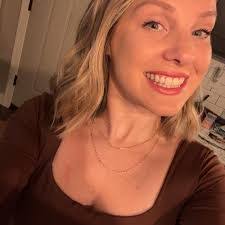 Sara Lyford's Instagram, Twitter & Facebook