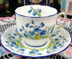 Combinamos la estética global con la experiencia local que se extiende a la artesanía, las conexiones y el abastecimiento sostenible de materiales. Rare Royal Albert Amy Cup And Saucer Bone China Tea Cups Bone China Tea Cups Ceramic Tea Cup