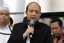 Serangan dengan air keras terhadap penyidik kpk, novel baswedan pada april lalu, terekam kamera pemantau. Zjuazmv9rrm