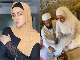 Former actor sana khan is giving us major vacation goals as she shared glimpses of her maldives vacation with her husband anas sayed on instagram. After Quitting Showbiz Ex Bigg Boss Contestant Sana Khan Gets Married To Muslim Cleric Mufti Anas See Pics Videos