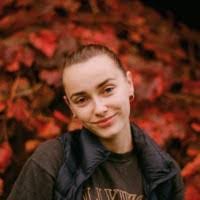 Eloise Walker's Instagram, Twitter & Facebook