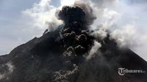 Gunung berapi paling aktif di eropa, gunung etna masih terus aktif menyemburkan lava pijar hingga rabu (24/2) malam. Info Terkini Gunung Sinabung Dilaporkan Terjadi Erupsi Sebanyak 2 Kali Disertai Guguran Awan Panas Tribun Manado
