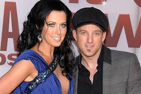 Maybe you would like to learn more about one of these? Thompson Square Ask Are You Gonna Kiss Me Or Not At 2011 Cma Awards