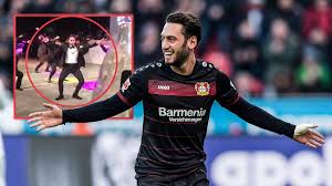 Hakan calhanoglu has confirmed he is to join inter in a shock free transfer from milan. Bei Seiner Hochzeit Calhanoglu Fuhrt Turkischen Tanz Auf Sportbuzzer De
