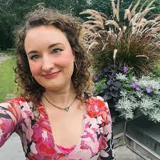 Hannah Marks's Instagram, Twitter & Facebook