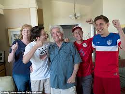 She tends to do things in the moment, when they feel. Proud Father Of U S Women S Soccer Star Megan Rapinoe Celebrates Daily Mail Online