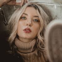 Madeleine Mccarthy's Instagram, Twitter & Facebook