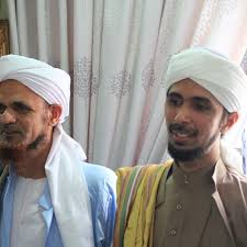 Tampan, tinggi, besar, berkulit putih, berjenggot tebal dan rapi tanpa kumis. Malaysia Berselawat Tausiyah Dari Habib Ali Zaenal Abidin Abu Bakar Al Hamid By Pencinta Rasulullah Saw