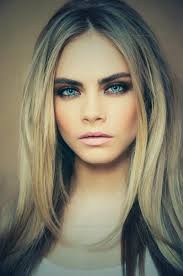 Scarlett Lyons (@ScarLyons)