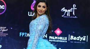 قد يظهر المرض في أي عمر، ولكن يحدث على نحو أكثر شيوعًا في البالغين الأكبر سنًّا. Ø´ÙŠØ±ÙŠÙ† Ø±ÙØ¶Øª Ø§Ù„ØªÙ…Ø«ÙŠÙ„ Ù…Ø¹Ù‡Ø§ Ù…ÙŠ Ø¹Ù…Ø± ØªÙƒØ´Ù Ø¹Ù„Ø§Ù‚ØªÙ‡Ø§ Ù…Ø¹ 5 Ù†Ø¬ÙˆÙ… ÙÙ† ÙˆØ«Ù‚Ø§ÙØ© Ø§Ù„ÙˆØ·Ù†