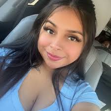 Davina Rivera (@daviinarv)